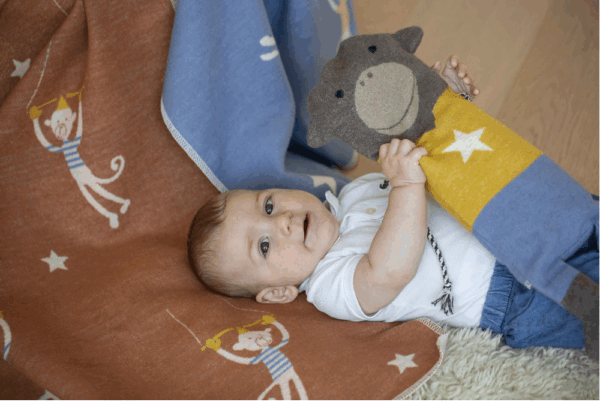 Decke im Kuscheltier Affe – Bild 5
