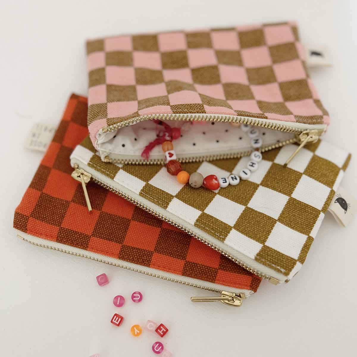Von Rose in April: Kleine Canvas-Geldbörse Schachbrettmuster – Bild 3